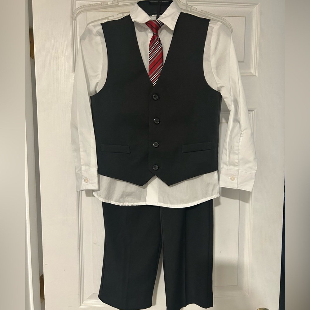 Boys Van Heusen gray vest and dress pants along with white shirt & tie, size 7